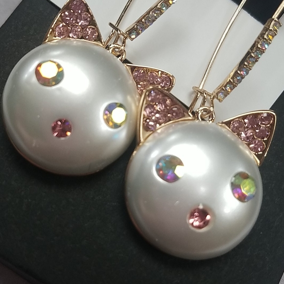 Betsey Johnson cat pearl face dangle Earrings - Picture 4 of 4